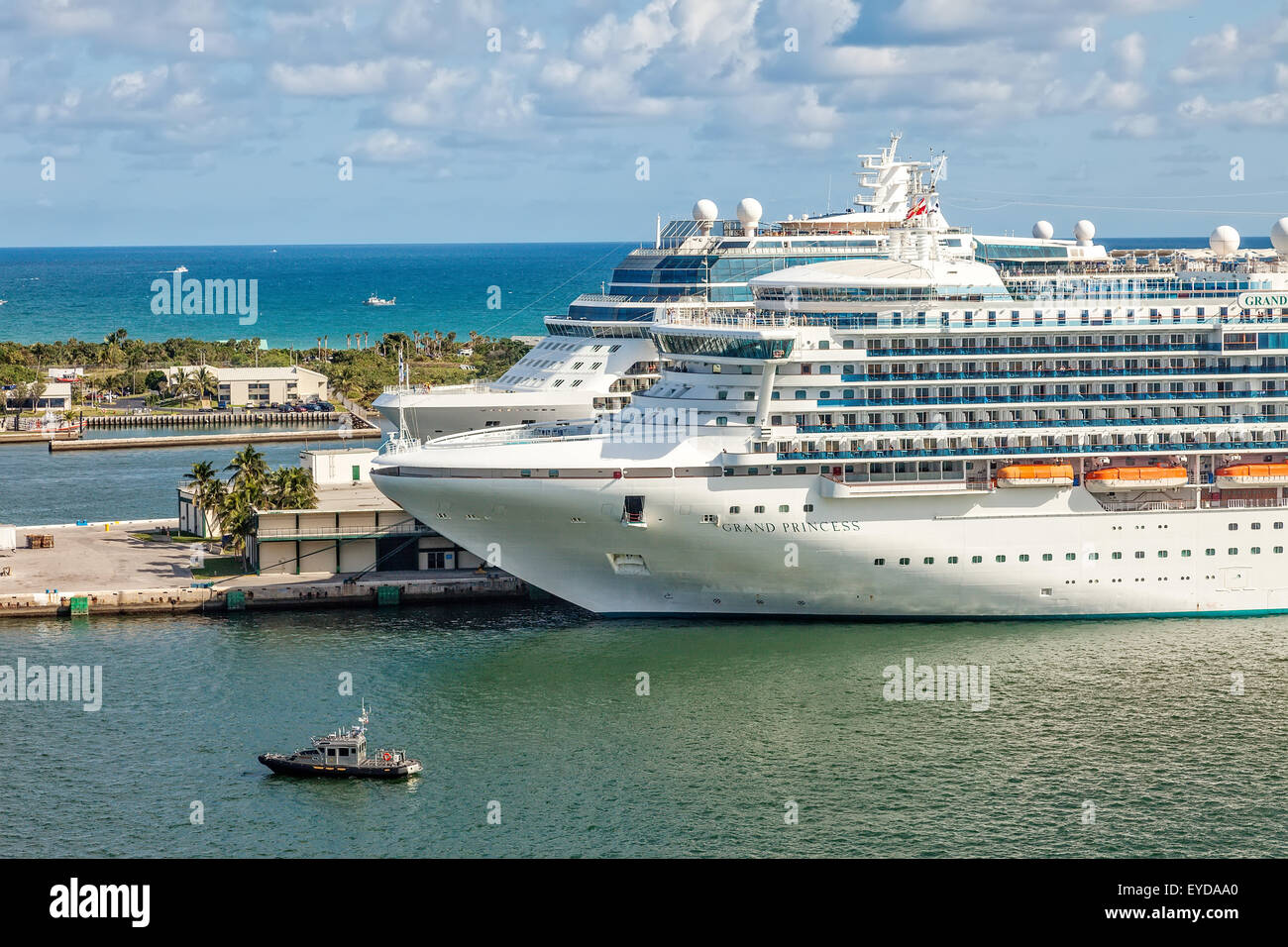 Verankert in Port Everglades, eines der größten Kreuzfahrtschiffe Kreuzfahrt Schiff Häfen in der Unite Stockfoto
