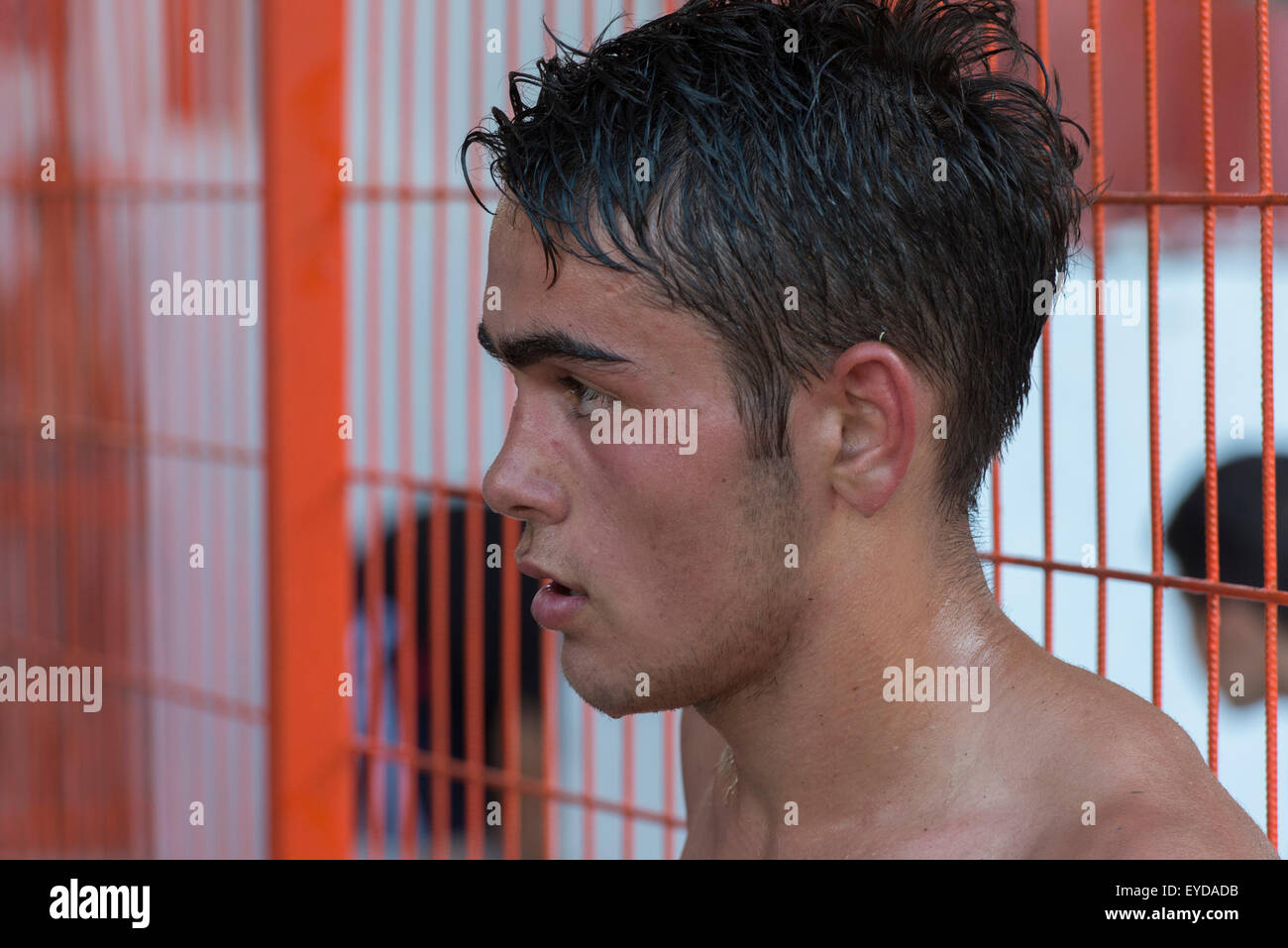 Junge Ringer vor dem Kampf, Kirkpinar 654th Oil Wrestling Championships, Edirne, Türkei Stockfoto