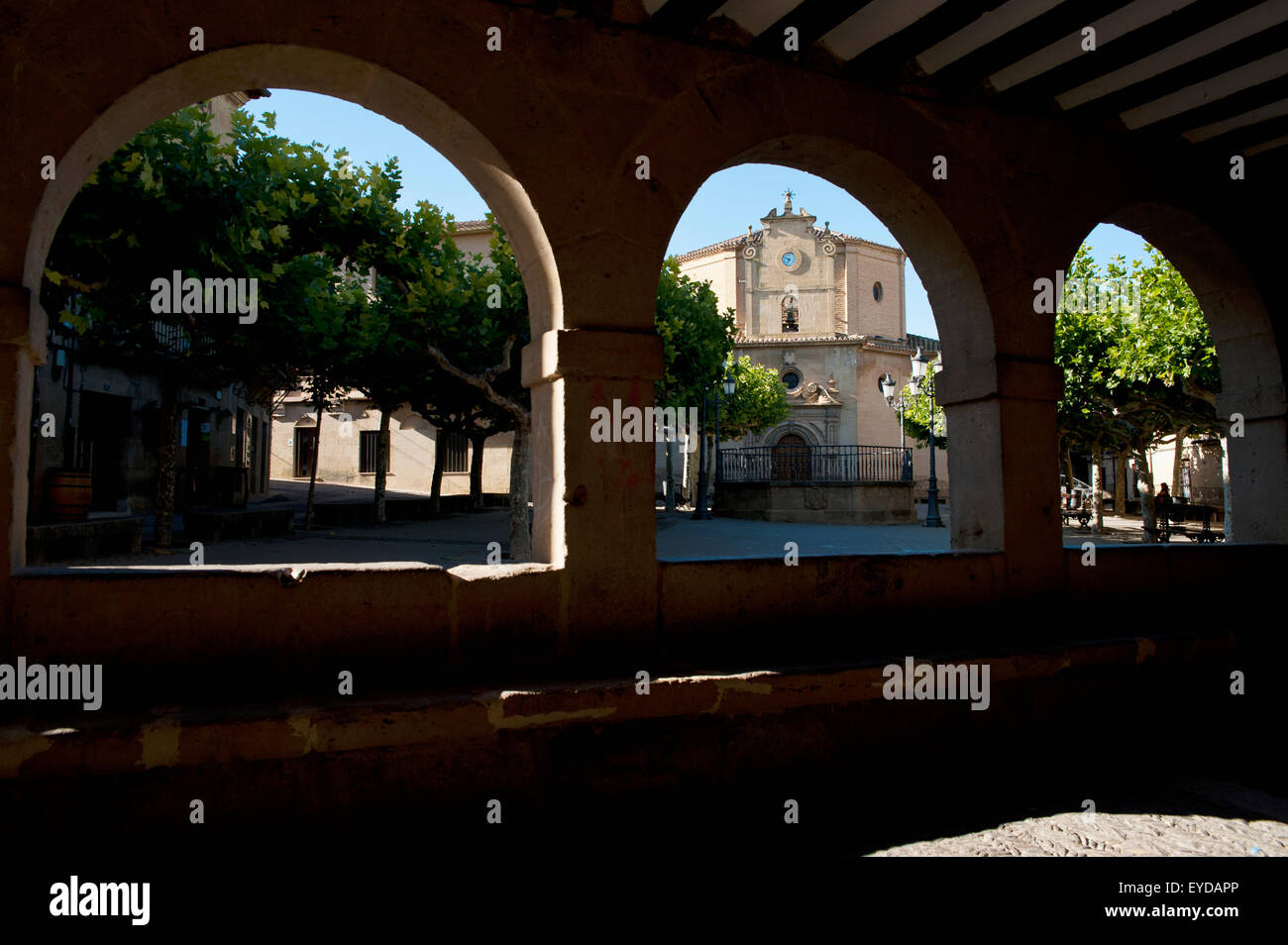 Bögen auf dem Hauptplatz In Elciego, Baskisches Land, Spanien Stockfoto