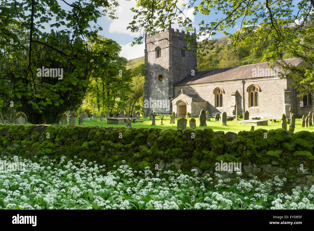 St. Oswald Kirche, Arncliffe Dorf in Littondale, The Yorkshire Dales, Juni 2015 Stockfoto