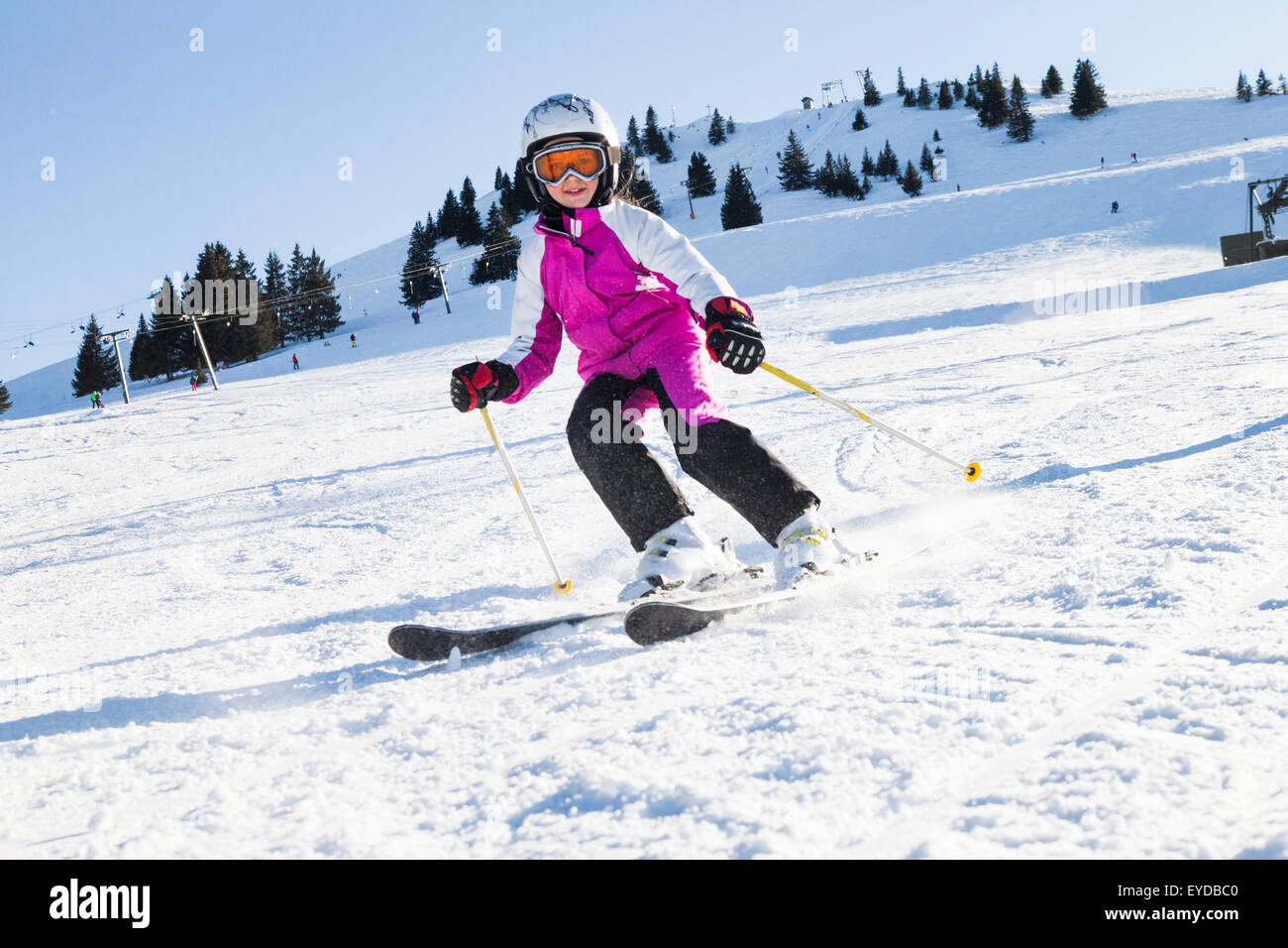 Skiurlaub, Kind Skifahren bergab, Sudelfeld, Bayern, Deutschland Stockfoto