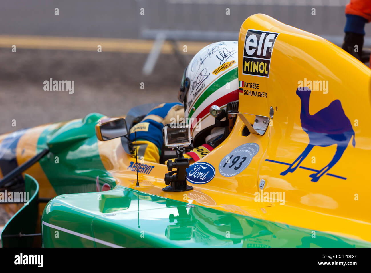Nahaufnahme von Steve Ottavianelli 1993, Benetton B193 F1 Auto, einmal gefahren, von Riccardo Patrese, bei der Silverstone Classic 2015 Stockfoto