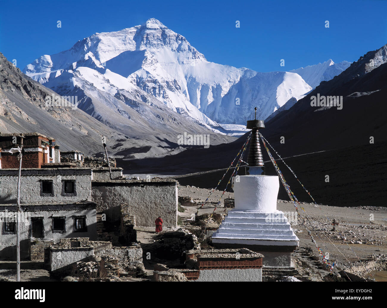 Ronbuk Kloster mit Mt. Everest hinter Tibet. Stockfoto