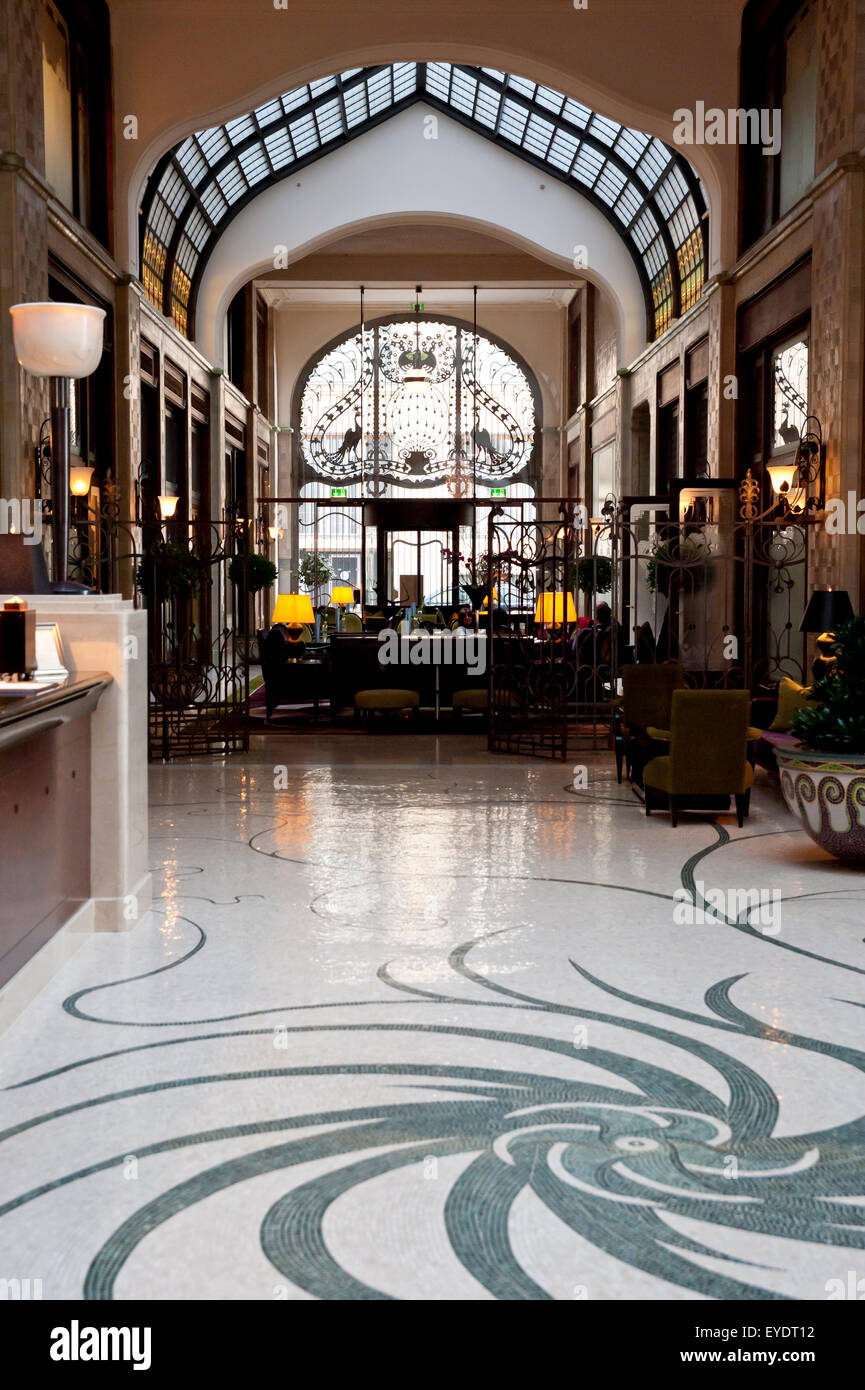 Innenraum der Gresham Palast, jetzt A Four Seasons Hotel, berühmt für seine Kunst Nouveau Architektur, Budapest, Ungarn Stockfoto