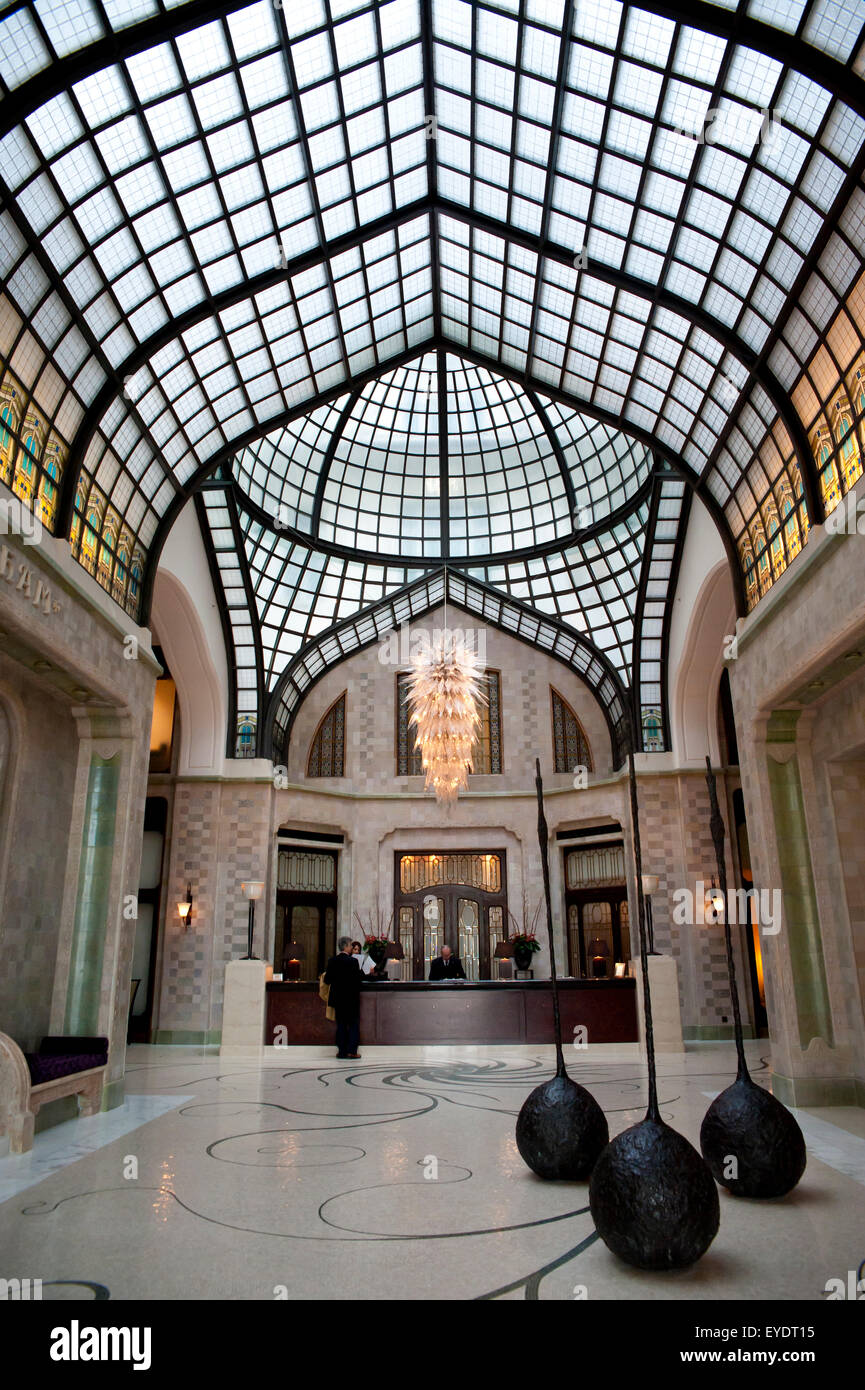 Innenraum der Gresham Palast, jetzt A Four Seasons Hotel, berühmt für seine Kunst Nouveau Architektur, Budapest, Ungarn Stockfoto