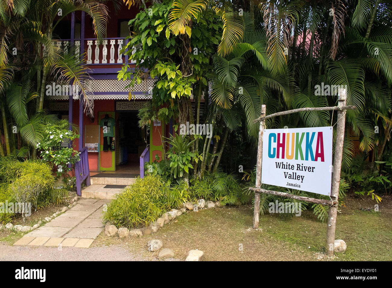 Chukka White River Valley unterzeichnen vor ein Souvenirladen, Ocho Rios, St. Ann, Jamaika Stockfoto