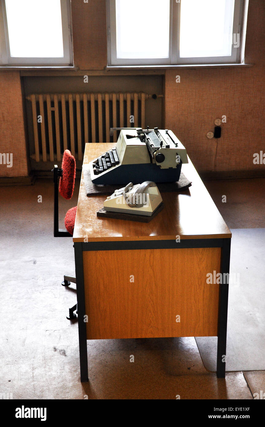 Verhörraum im Stasi-Gefängnis-Museum, Berlin Stockfoto Verhörraum im Stasi-Gefängnis-Museum, Berlin Stockfoto