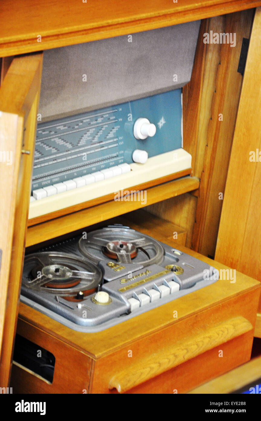 Tape-Recorder in einem Büro in das Stasi-Museum, Berlin Stockfoto