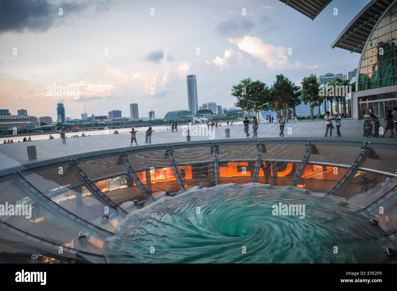 Singapur Stadt Skyline Finacial Viertel mit Wasser spielen vor, Malaysia Stockfoto