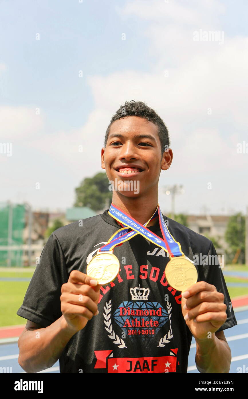 Tokio, Japan. 16-j hrige Sani Brown gewann Gold im 100 und 200 Meter bei den IAAF World Youth Championships Anfang dieses Monats. 25. Juli 2015. Abdul Hakim Sani Brown (JPN) Leichtathletik: Japanische Sprinter Abdul Hakim Sani Brown posiert für Fotos während einer Trainingseinheit am Sportplatz der Nihon Universität in Tokio, Japan. 16-j hrige Sani Brown gewann Gold im 100 und 200 Meter bei den IAAF World Youth Championships Anfang dieses Monats. © Toshihiro Kitagawa/AFLO/Alamy Live-Nachrichten Stockfoto