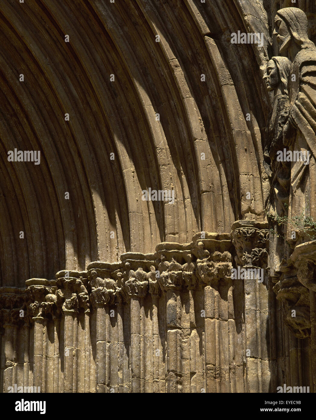 Gotische Kunst. Spanien. Aragon. Valderrorres. Kirche von Santa María la Mayor. 14. Jahrhundert. Archivolte. Stockfoto