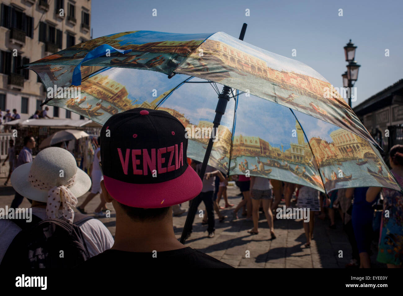 Touristischen Regenschirm in Piazza San Marco, Venedig, Italien Stockfoto
