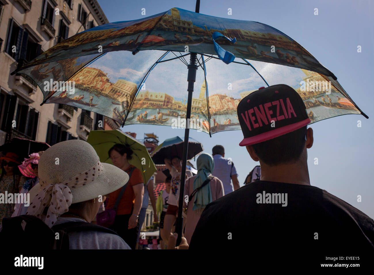 Touristischen Regenschirm in Piazza San Marco, Venedig, Italien Stockfoto