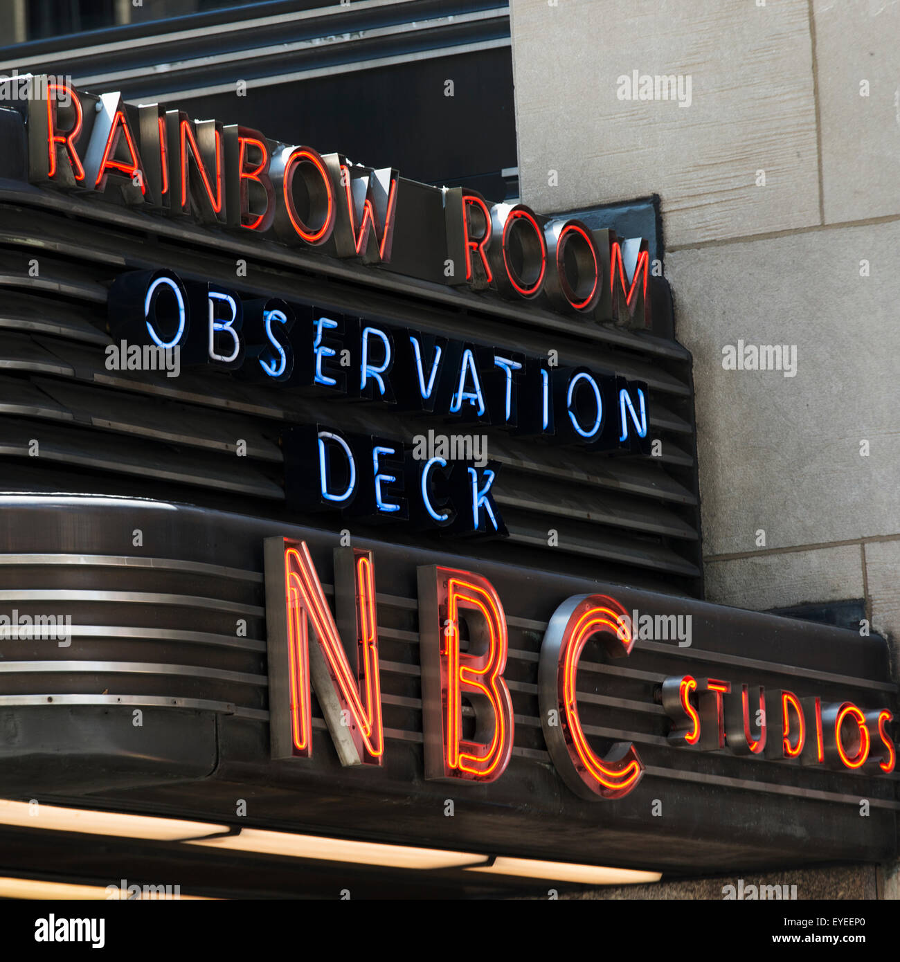 Zeichen für NBC Studios Rainbow Room Aussichtsplattform; New York City, New York, Vereinigte Staaten von Amerika Stockfoto