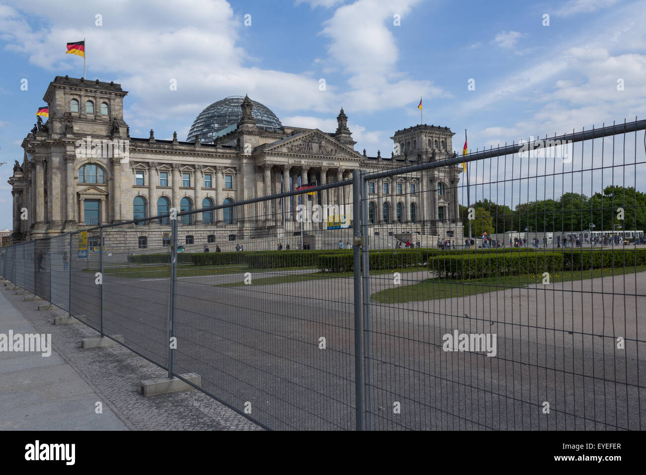 Reichstag / Bundestag Gebäude hinter Zaun Stockfoto