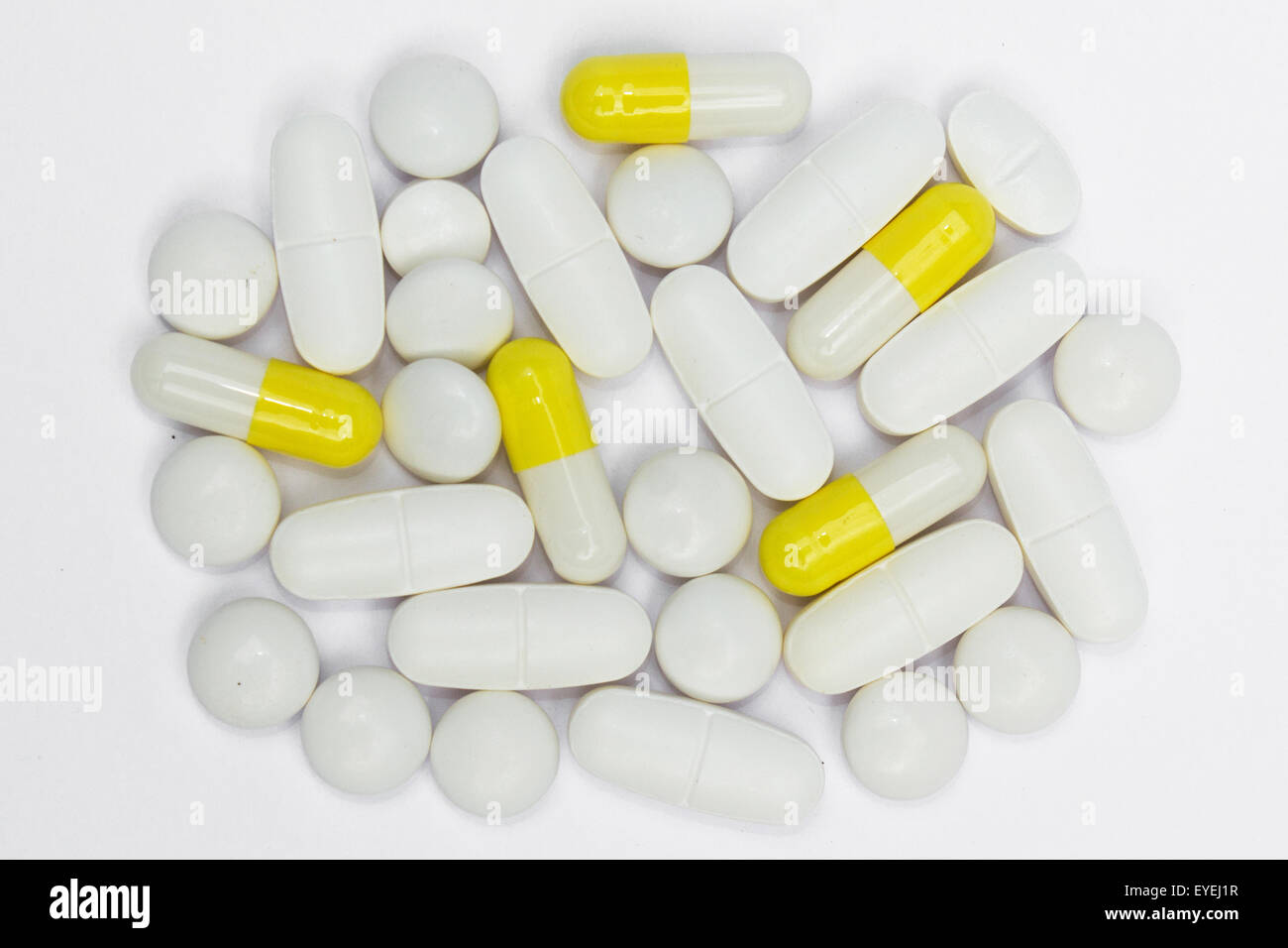 Haufen von Pillen / Tabletten auf weißem Hintergrund Stockfoto
