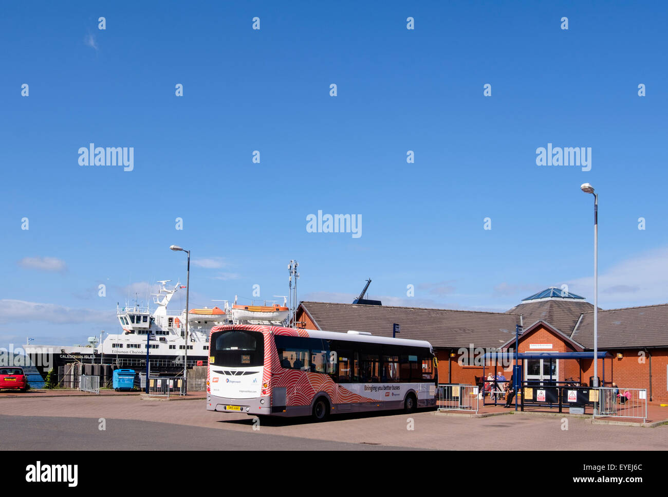 Stagecoach-Bus in der Busbahnhof vom Fährhafen in Brodick, Isle of Arran, North Ayrshire, Western Isles, Schottland, UK, Großbritannien Stockfoto