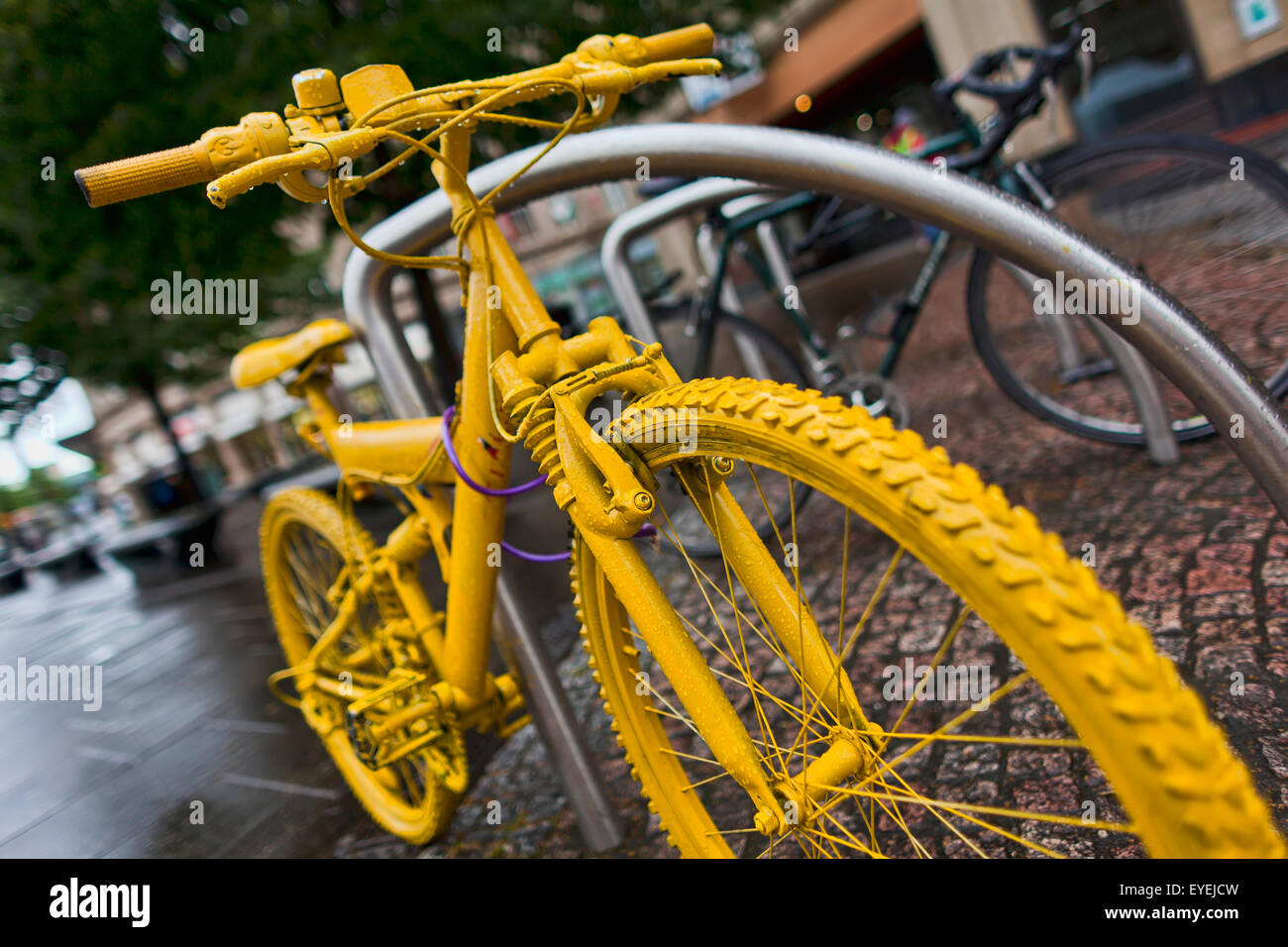 Gelbes Fahrrad, Symbol für die Tour de France; Sheffield, England  Stockfotografie - Alamy
