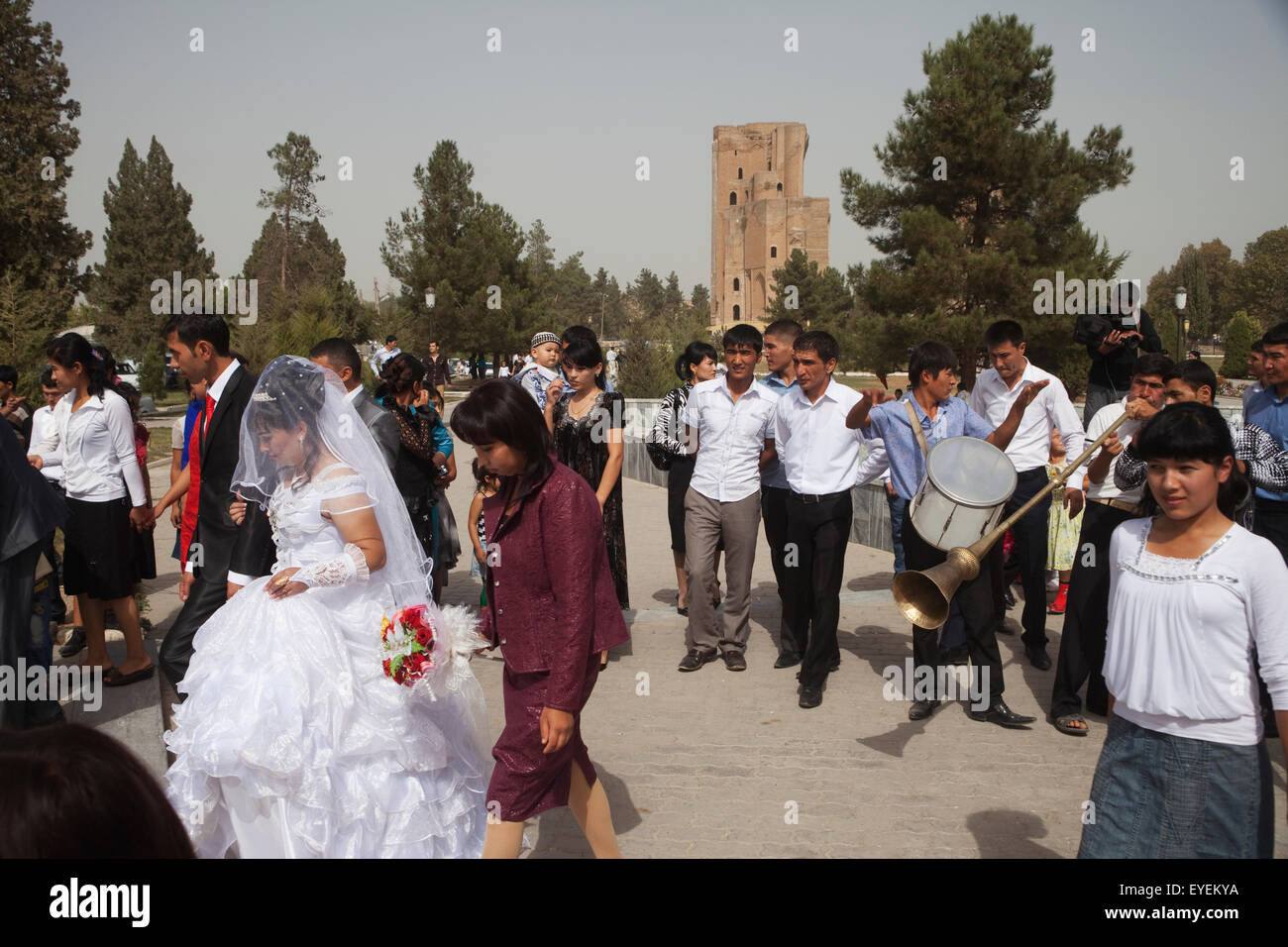 Hochzeit-Gruppe im Schlossgarten, Ak Sarai Palast; Shakhrisabz, Usbekistan Stockfoto