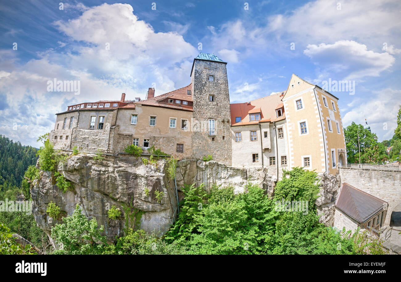Fisheye-Objektiv Foto der Burg Hohnstein in der sächsischen Schweiz, Deutschland. Stockfoto