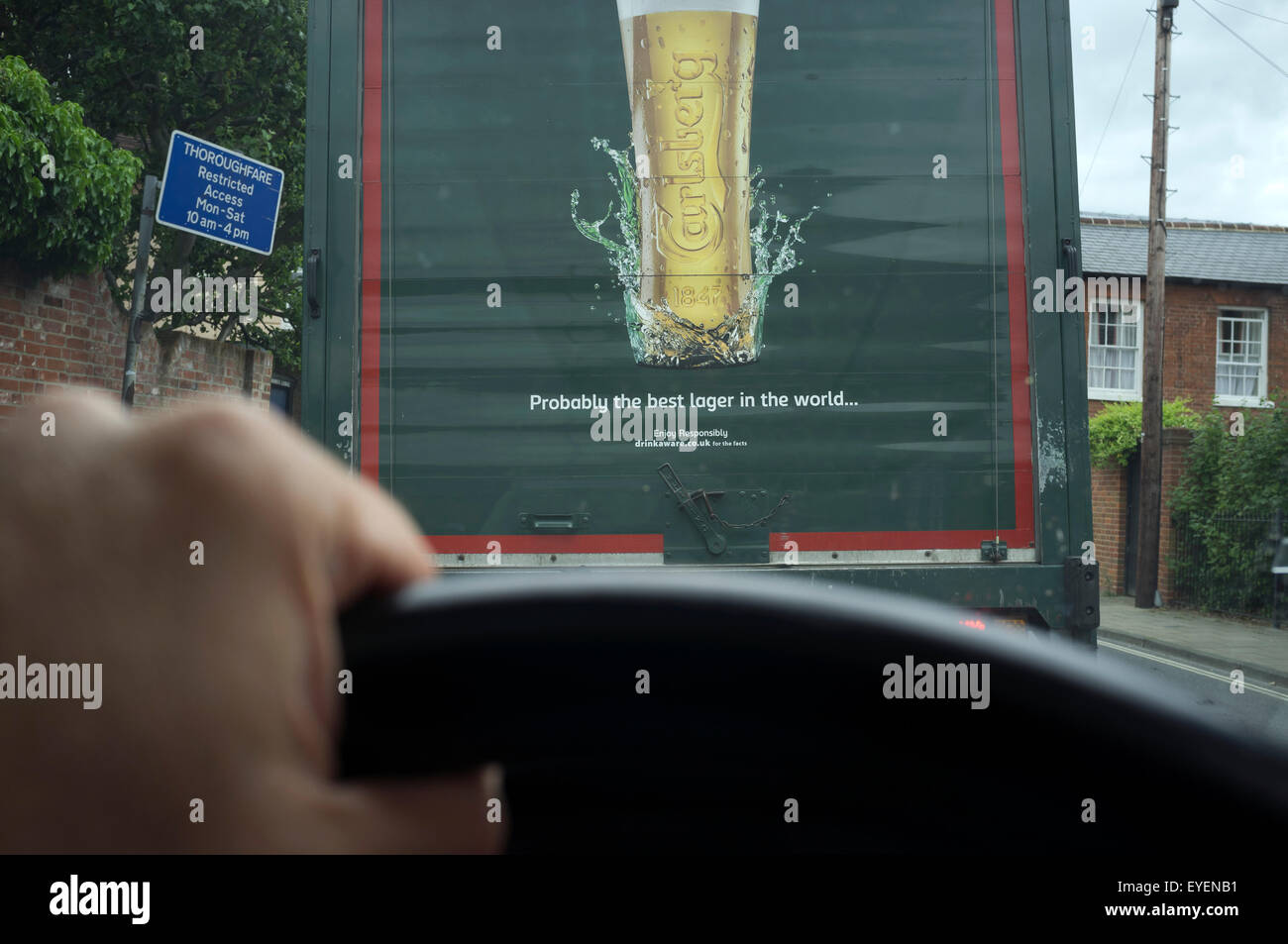 Lieferung verfolgen den Transport von Carlsberg Bier, Woodbridge, Suffolk, UK. Stockfoto
