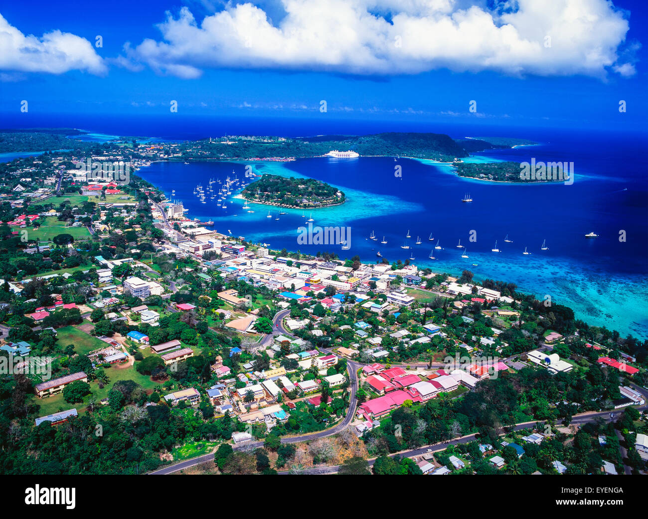 Luftaufnahme über Port Vila, der Hauptstadt von Vanuatu; Insel Efate