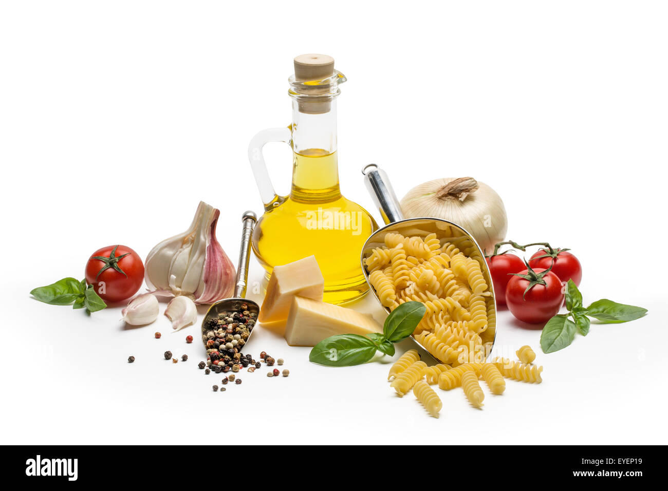 Italienische Speisen und Pasta Zutaten isoliert auf weißem Hintergrund Stockfoto