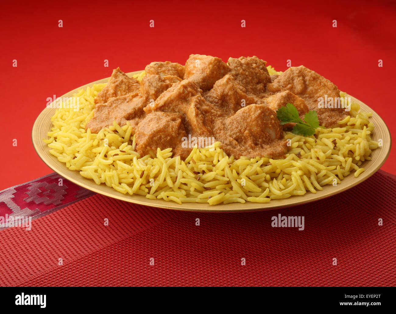 INDISCHE HÜHNERFLEISCH KORMA CURRY ESSEN Stockfoto