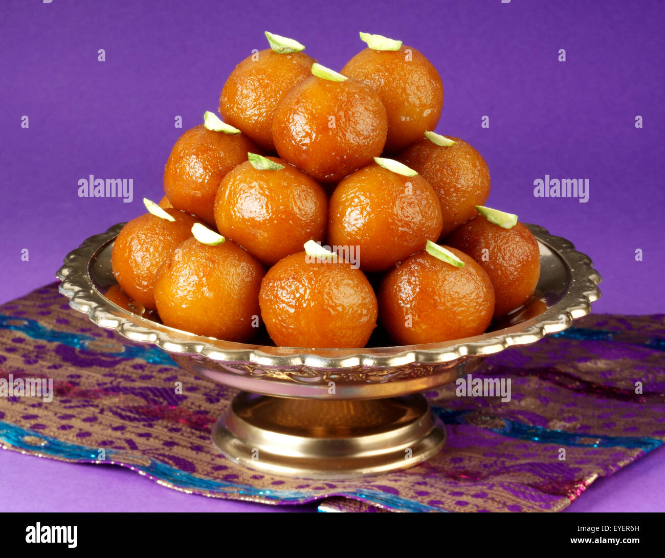 INDISCHE GULAB JAMUN SÜßE NACHSPEISE Stockfoto