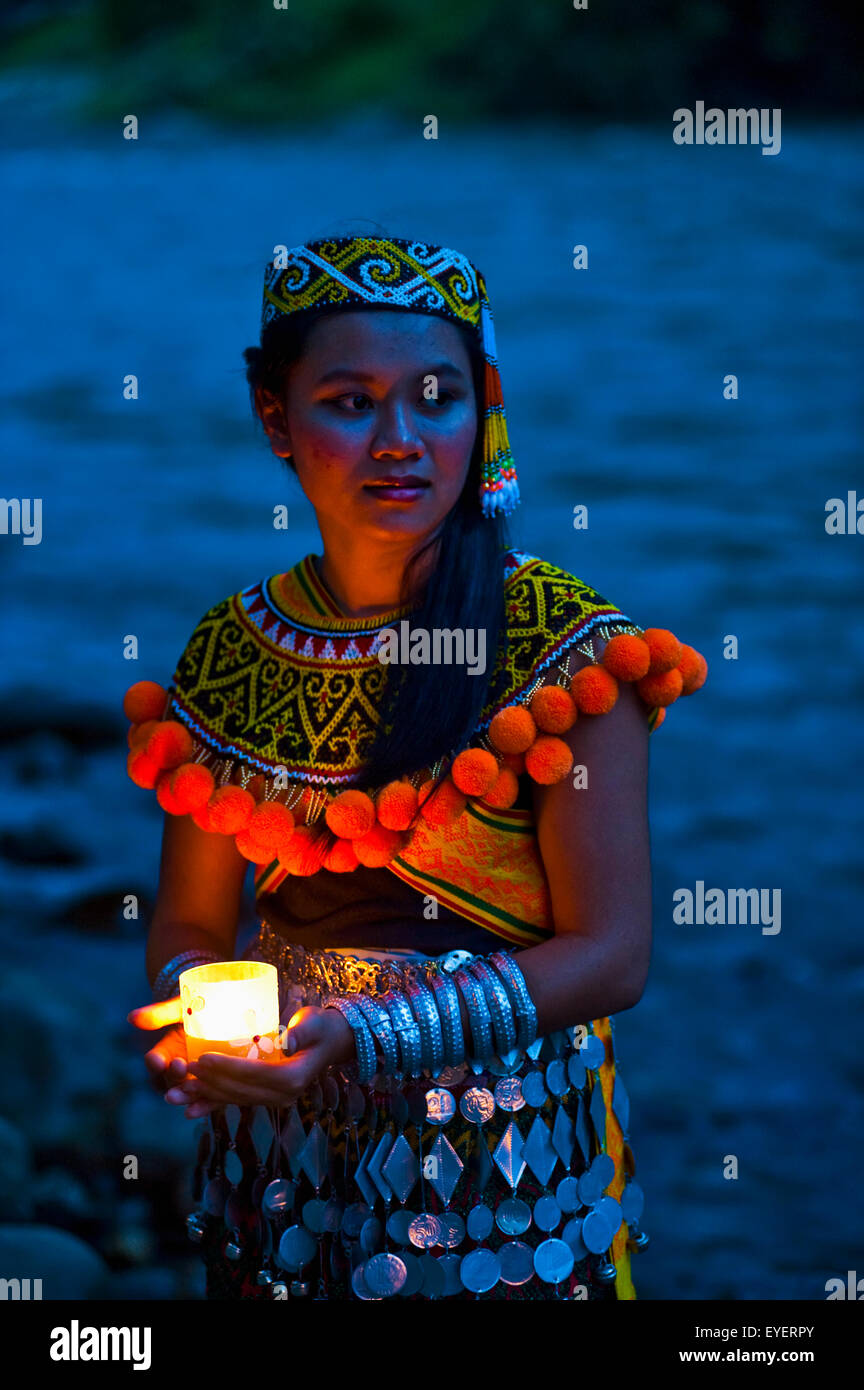 Candelit Tänzerin bei Ulu Ulu National Park Resort; Brunei Stockfoto