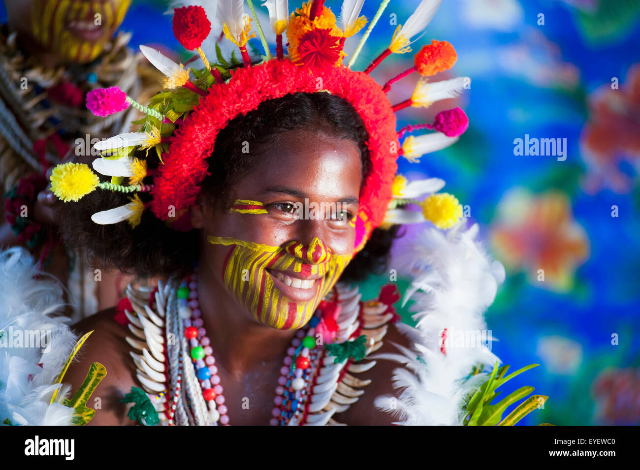 Mekeo junge Frau in Tracht; Zentralprovinz (Papua-Neuguinea) Stockfoto