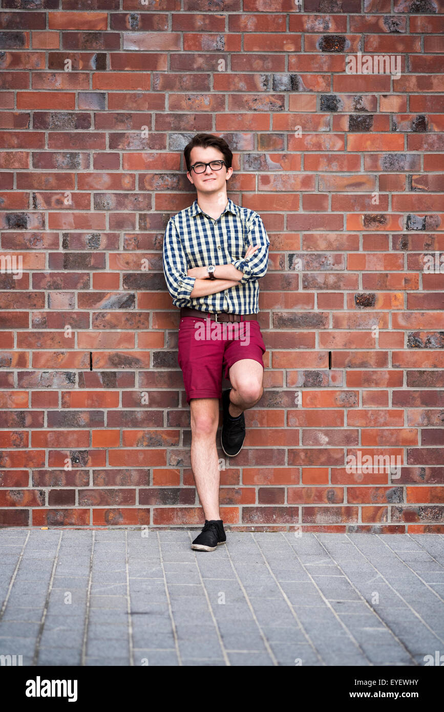 Foto von der Stadt-Porträt eines jungen Mannes Stockfoto