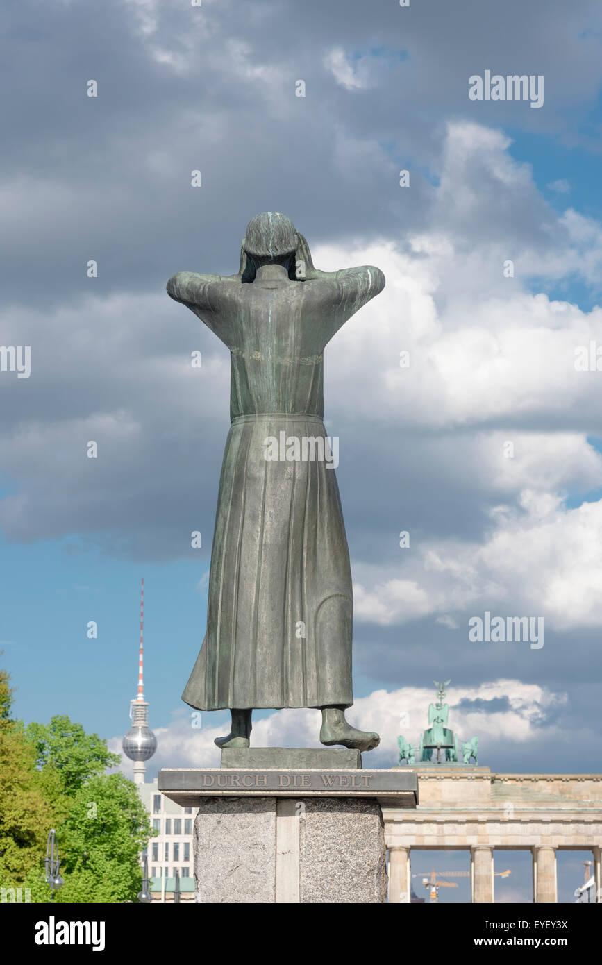 Berlin Strasse des 17 Juni, Rückansicht der Statue in Berlin bekannt als 'der Krier' in der Strasse des 17 Juni, Deutschland. Stockfoto