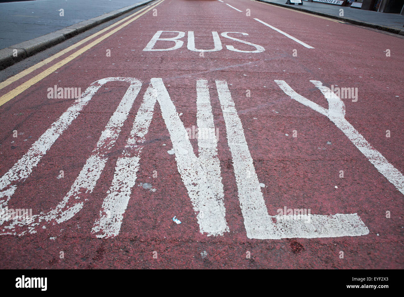 Belfast, UK. 28. Juli 2015. Image Datei: 700 Verstöße gegen Bußgelder für die Reise in eine Busspur innerhalb von Stunden beschränkt, durch TransportNI Parkeinheit Durchsetzung ausgestellt wurde abgebrochen, nachdem sich herausstellte, dass die Videoüberwachungskamera Systemzeit war falsch. Alle Meldungen vom 22. Juni bis 21. Juli haben annulliert worden. Bildnachweis: Bonzo/Alamy Live-Nachrichten Stockfoto