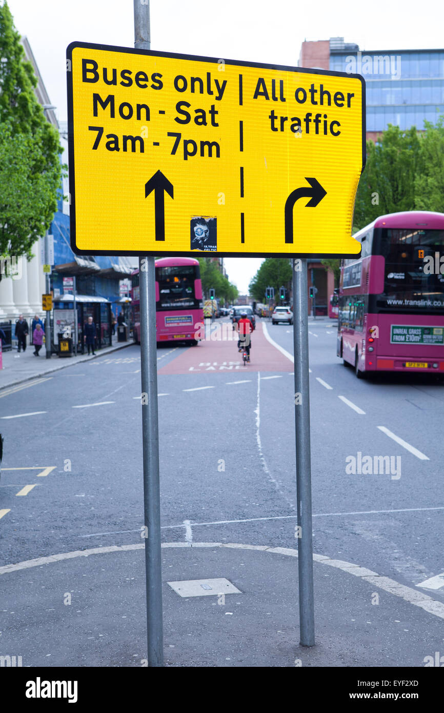 Belfast, UK. 28. Juli 2015. Image Datei: 700 Verstöße gegen Bußgelder für eine Reise in eine Busspur innerhalb von Stunden beschränkt, durch TransportNI Parkeinheit Durchsetzung ausgestellt wurden abgesagt, nachdem sich herausstellte, dass die Videoüberwachungskamera Systemzeit war falsch. Alle Meldungen vom 22. Juni bis 21. Juli haben annulliert worden. Bildnachweis: Bonzo/Alamy Live-Nachrichten Stockfoto