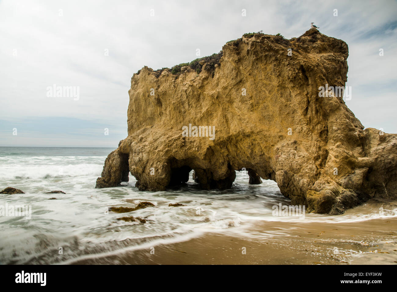 Diffuses Licht auf einen großen Stein in Malibu, Kalifornien Stockfoto