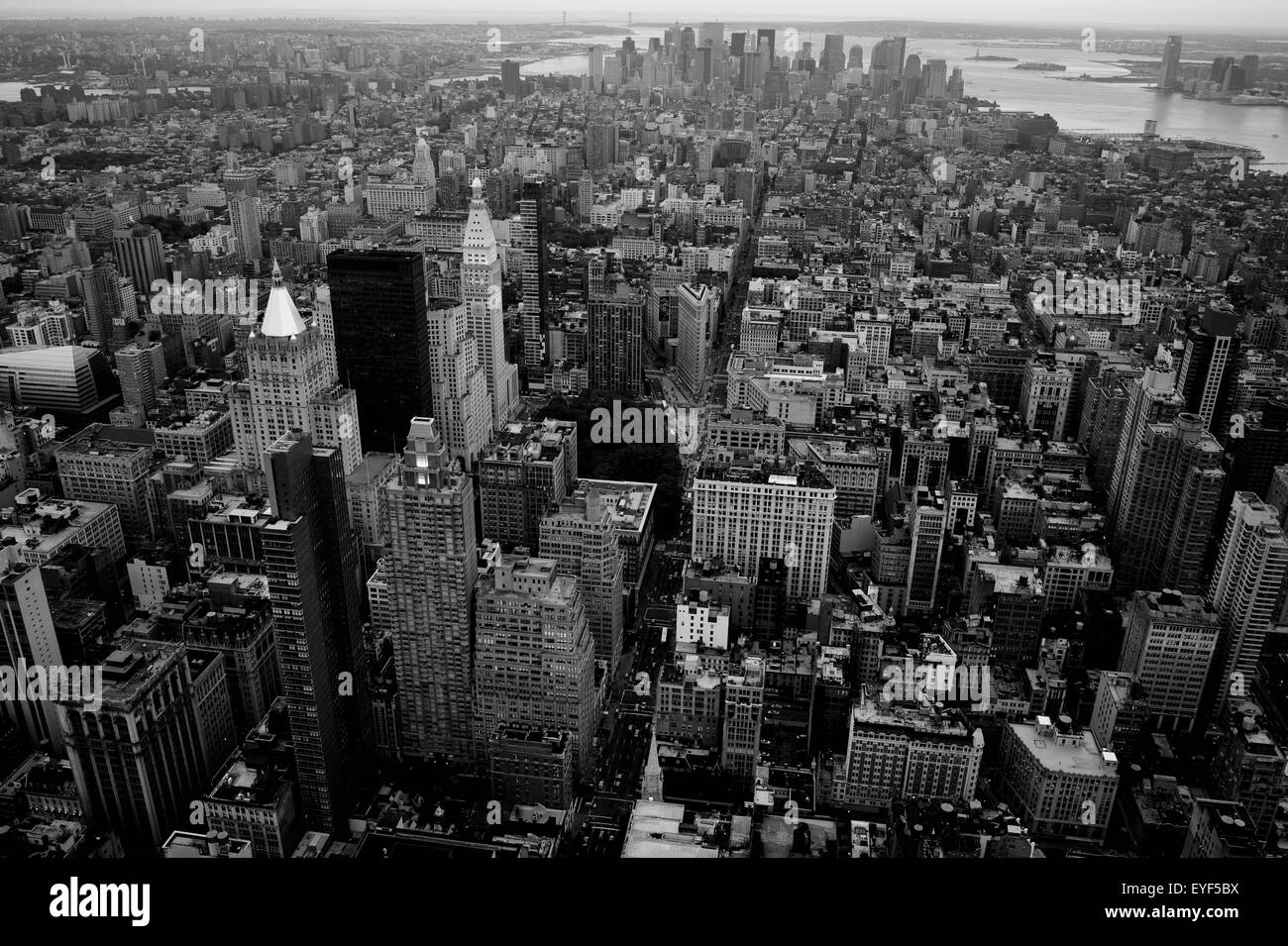 Stadtbild von New York City in schwarz und weiß; New York City, New York, Vereinigte Staaten von Amerika Stockfoto