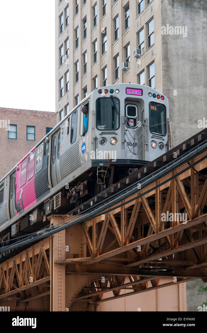 Blick aus dem Führerhaus eines Zuges Pink Line Chicago L oben S Wells St-Treiber. Stockfoto