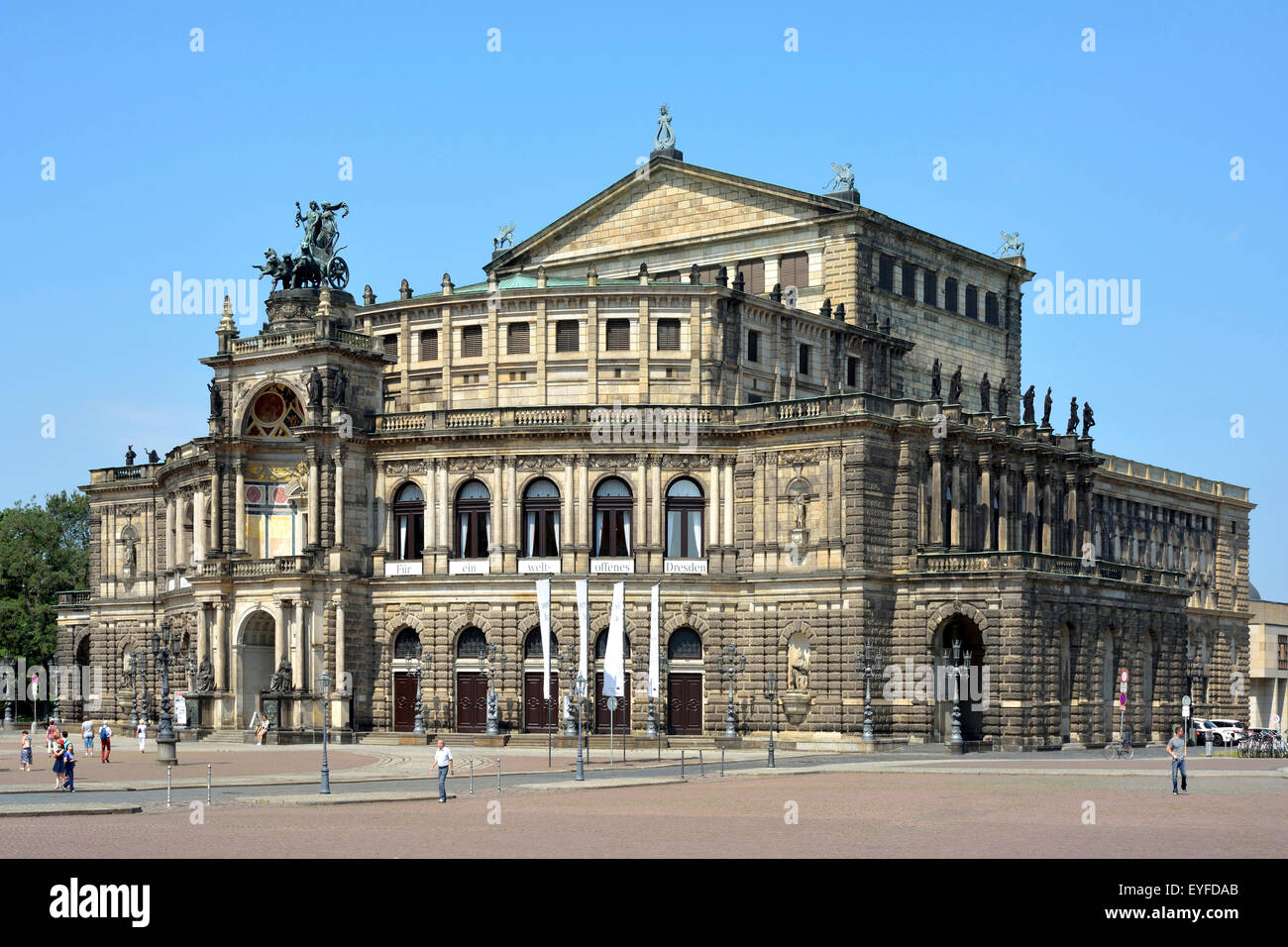 Opernhaus Semperoper auf dem Theaterplatz in Dresden. Stockfoto