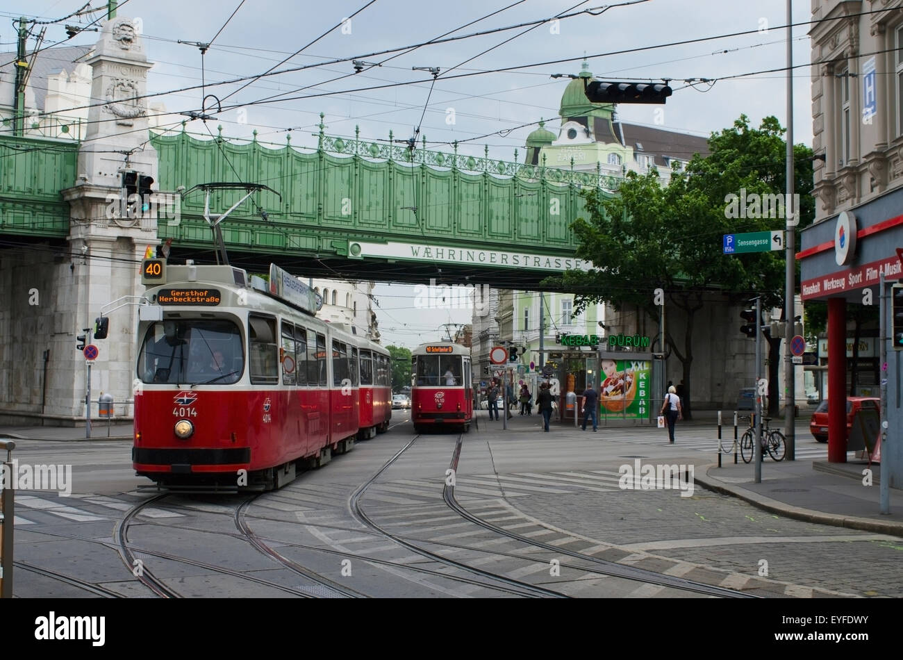 Österreich, Straßenbahnen rot bei Waehringerstrasse; Vienna Stockfoto