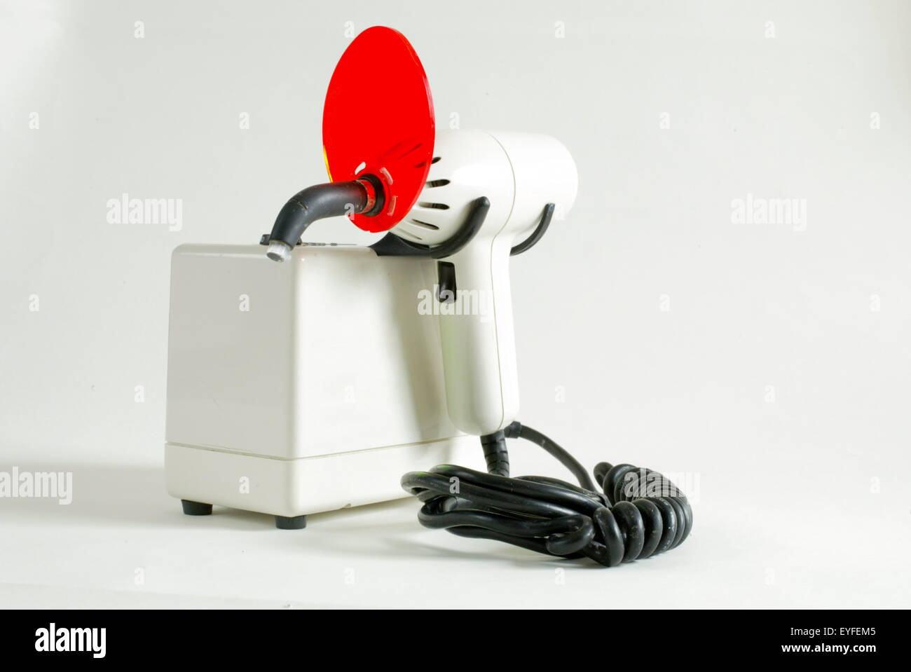 Ein Zahnarzt UV spot Pistole verwendet UV-Licht für kleine Fläche aushärten und kleiner Teil Anwendungen UV oder sichtbare Klebstoffe. Hinweis Schutzschild für Betreiber. Stockfoto