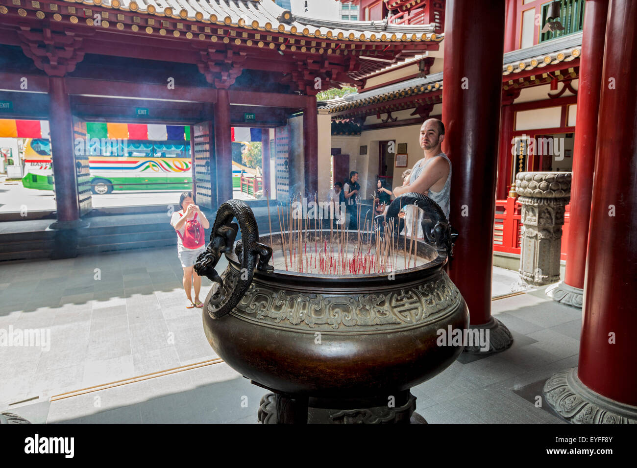 Buddha Tooth Relic Temple und Museum in Singapurs Chinatown Bezirk. Stockfoto