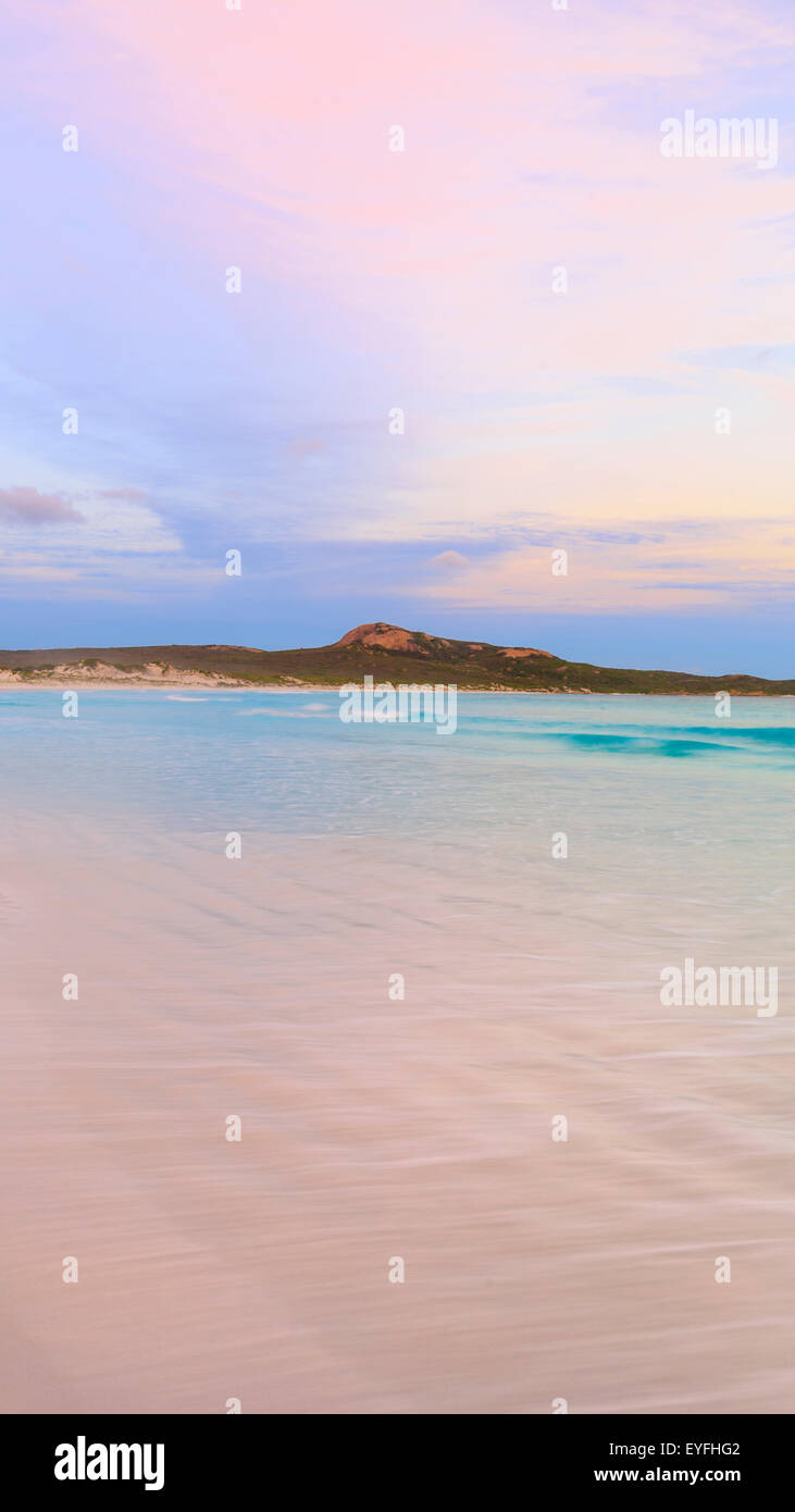 Lucky Bay Strand bei Sonnenuntergang in Cape Le Grand Nationalpark, in der Nähe von Esperance, Westaustralien Stockfoto