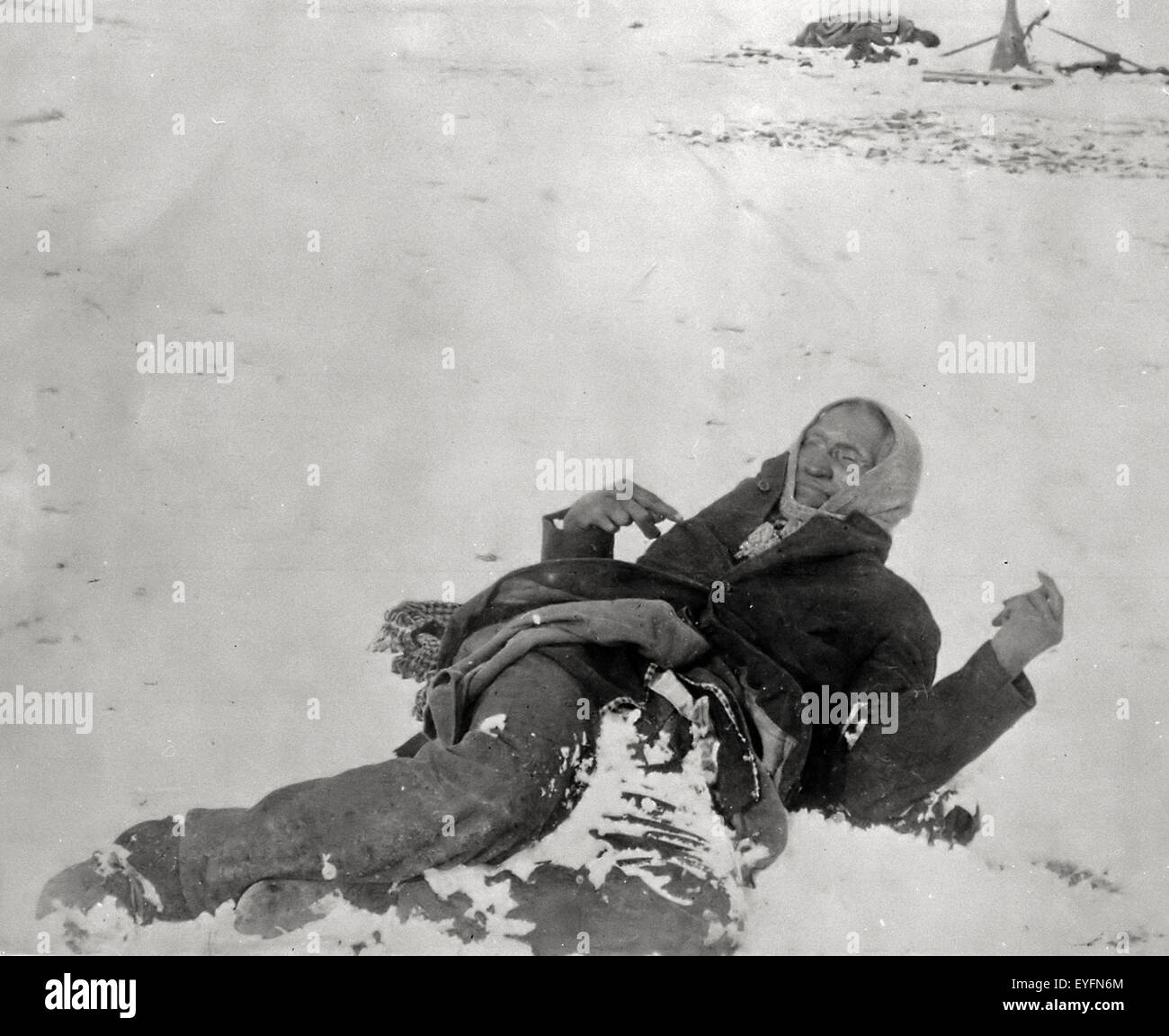 Miniconjou Häuptling Spotted Elk (aka. Bigfoot) liegt tot im Schnee nach dem Massaker von Wounded Knee. Dezember 1890 Stockfoto