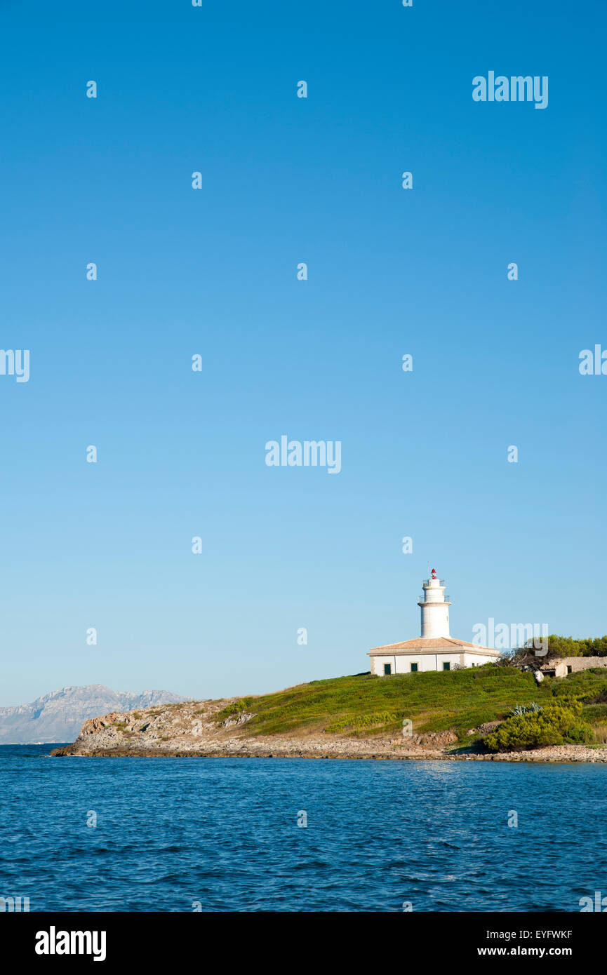 Alcanada Insel und ihr Leuchtturm in der Nähe von Alcudia, Mallorca, Balearen, Spanien Stockfoto