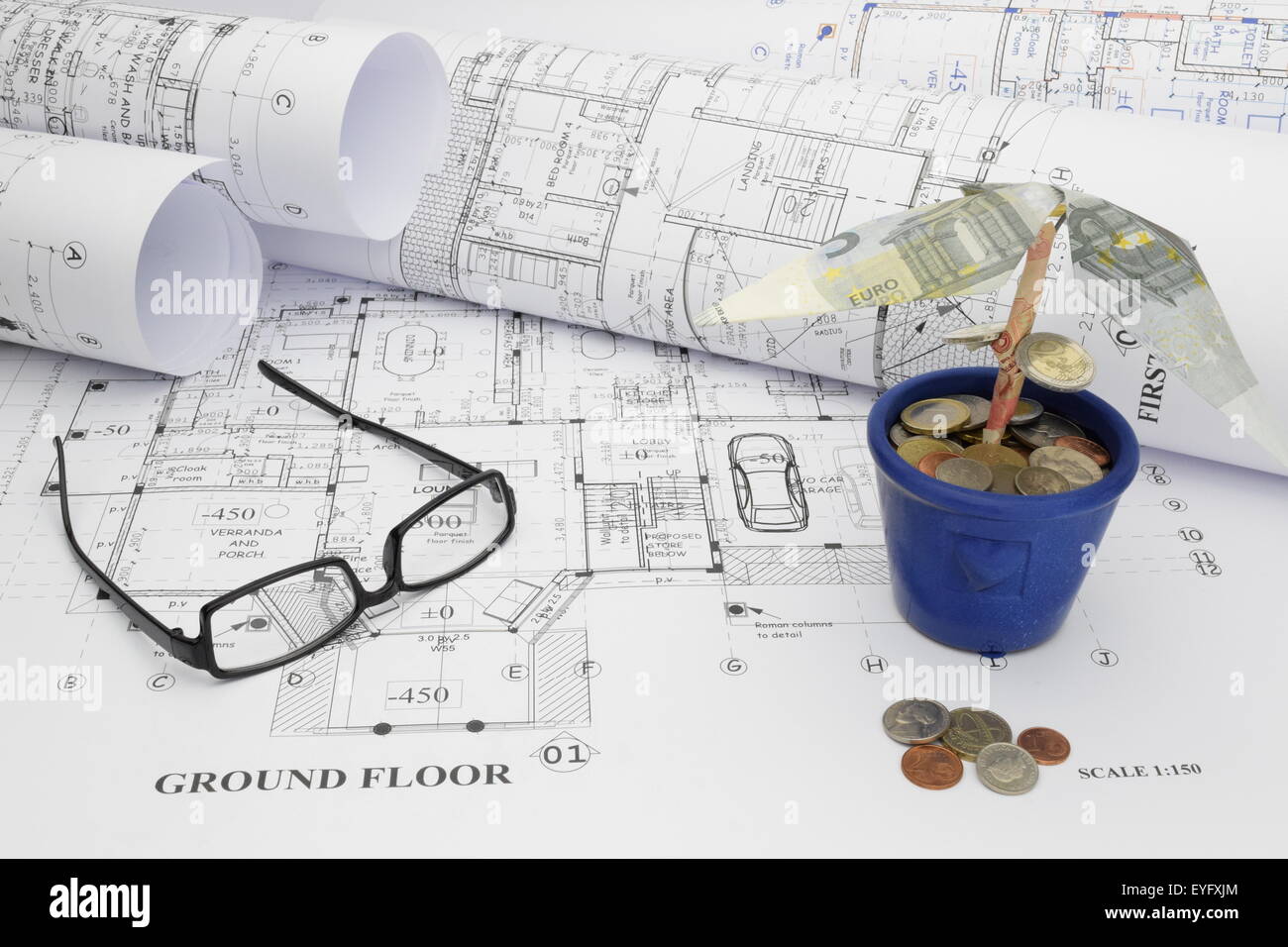Finanzierung der Traum Haus Bauvorhaben mit einen Geldbaum. Symbolisiert einen optimistische Finanzierung Ansatz. Stockfoto