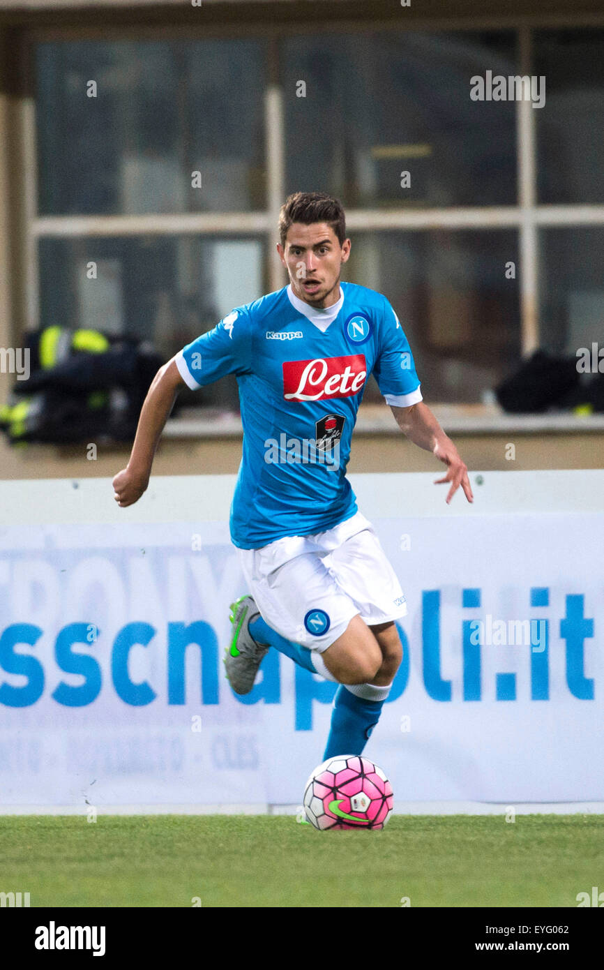 Trento, Italien. 24. Juli 2015. Jorginho (Napoli) Fußball: Vorsaison Freundschaftsspiel zwischen Napoli 5-2 Feralpi Salo Stadium Trento in Trento, Italien. © Maurizio Borsari/AFLO/Alamy Live-Nachrichten Stockfoto