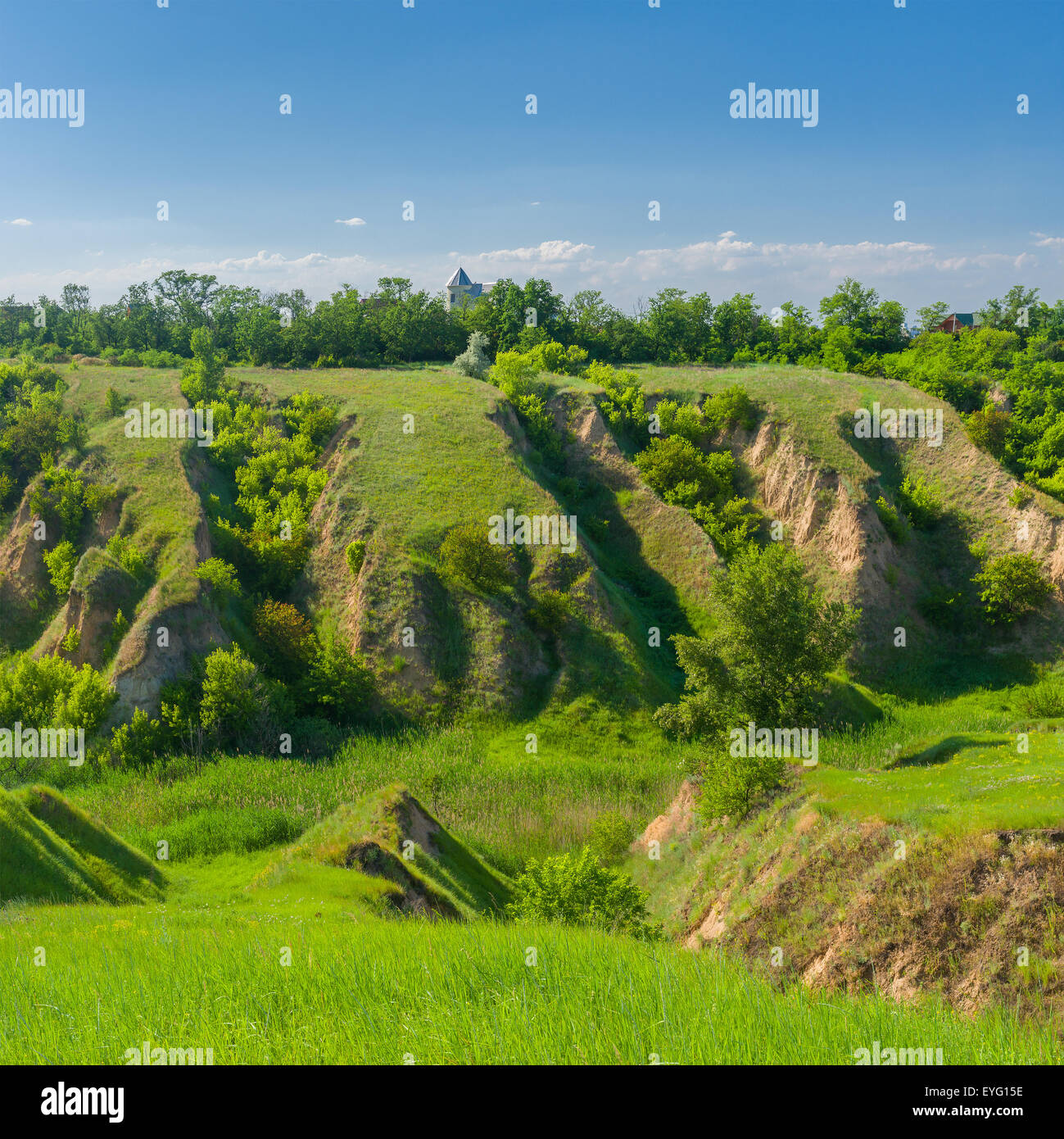 Landschaft in der Zentralukraine mit Bodenerosion im Frühling Stockfoto