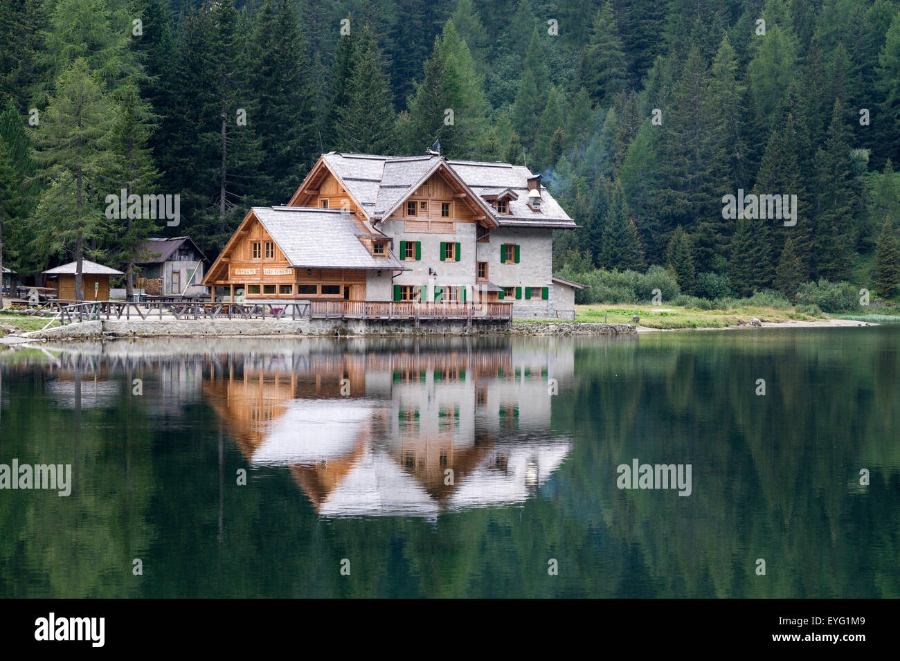 Zentralen Alpen Trentino Adamello-Brenta Natural Park See Italiens Nambino Zuflucht Stockfoto