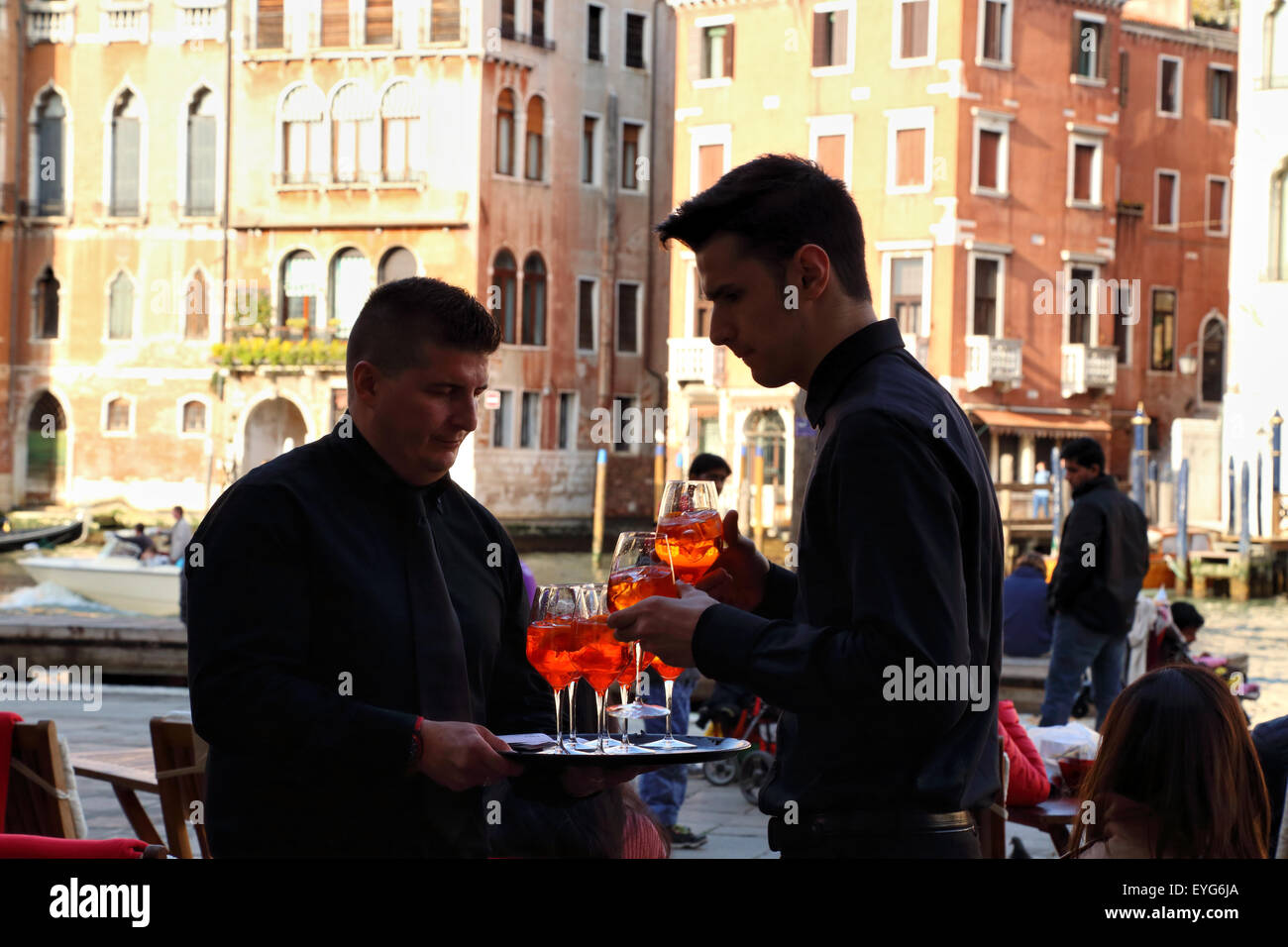 Spritz Bar in der Nähe von Rìalto Brücke Stockfoto